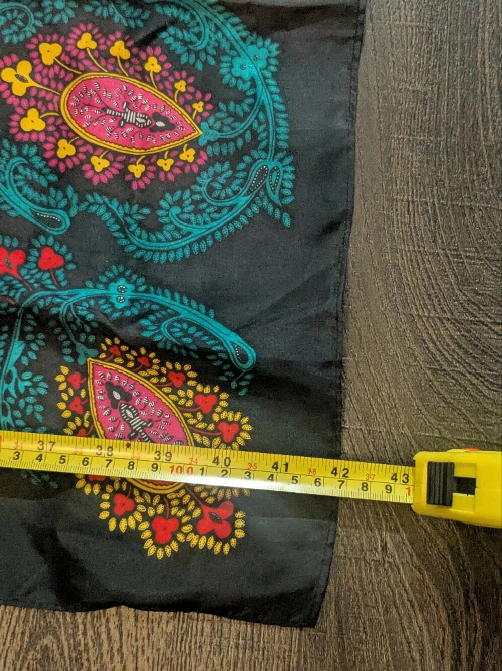 Diane Von Furstenberg Gorgeous Vibrant 100% Silk Wrap Scarf